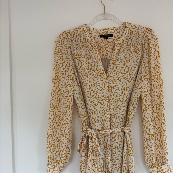Banana Republic Long Sleeve Yellow and Cream Print Wrap Dress size M - Picture 3 of 8